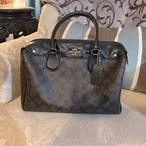 Beautiful Coach brown leather and logo handbag